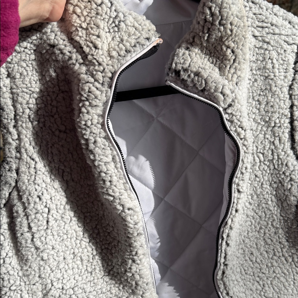 Free Country Women's Gray And White Reversible Quilted Vest - Picture 8 of 9